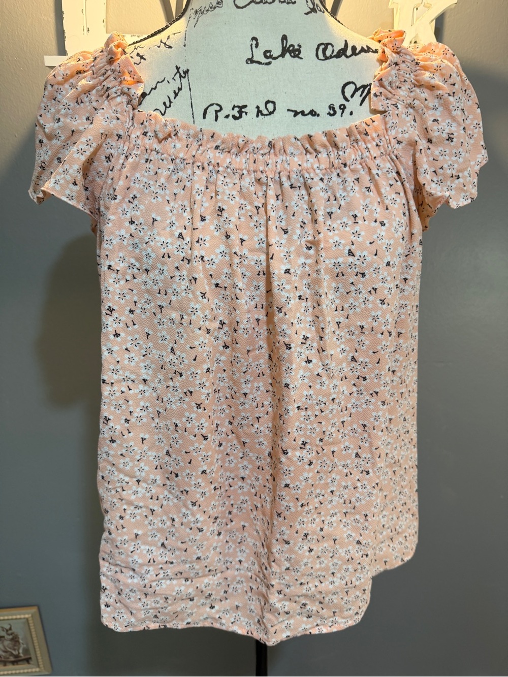 CECE PEACH FLORAL SMOCKED NECK PUFF SLEEVE BLOUSE SZ S